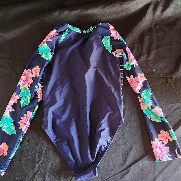 Long-Sleeve Rashguard - Picture 2 of 3
